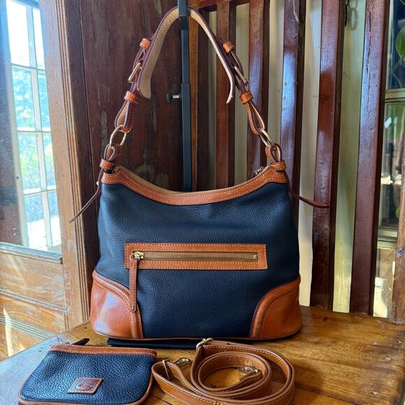 Vintage Dooney & Bourke Wexford Pebbled Leather Shoulder Hobo Bag โ Navy Tan - Picture 2 of 12